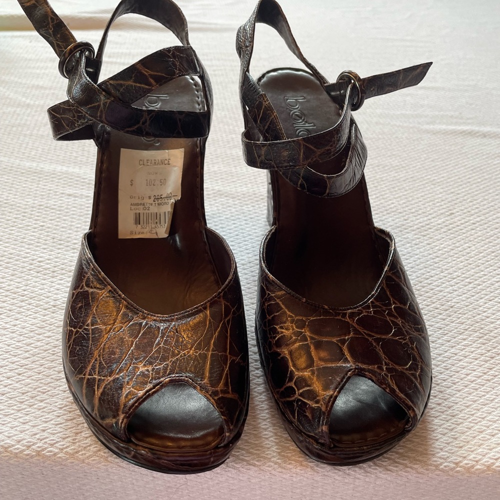 Beautiful brown/ croc print shoes size 10 only worn once!